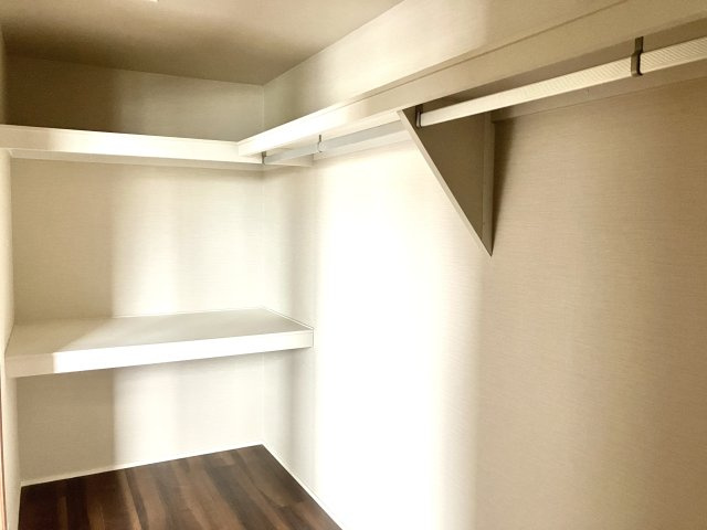 ウォークインクローゼットは収納力たっぷりです！