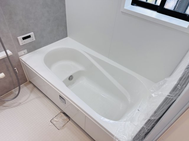 足を伸ばせる広々浴槽で毎日リラックス♪