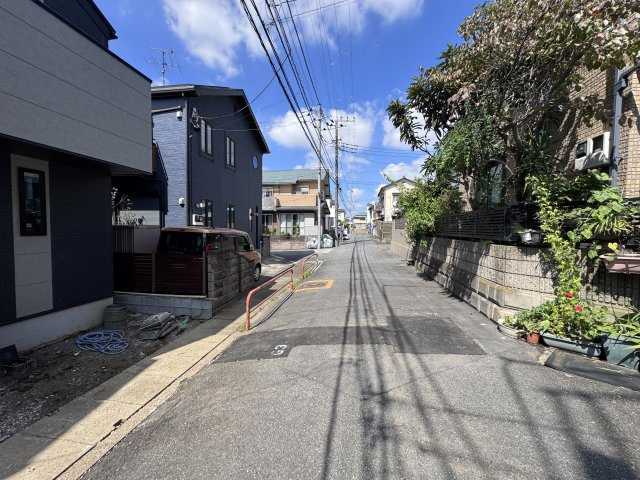 東側前面道路