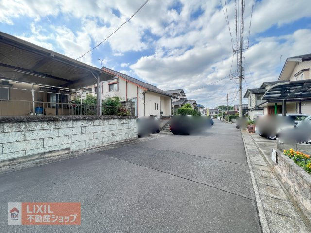 前面道路はゆとりある6.4m！運転や駐車が苦手な方も安心です。