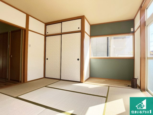 一室あると便利な和室は客間としてだけでなく、小さなお子様のプレイルームや食後のくつろぎスペースとしてもご利用いただけます。