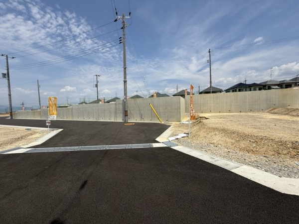 【城陽市寺田尼塚　43号地　売土地　建築条件付きの前面道路含む現地写真】