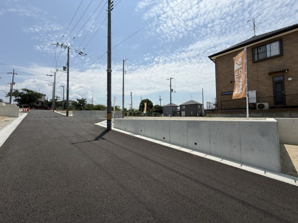 【城陽市寺田尼塚 55号地 売土地 建築条件付きの前面道路含む現地写真】