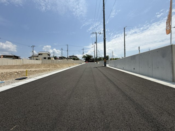 【城陽市寺田尼塚 55号地 売土地 建築条件付きの前面道路含む現地写真】