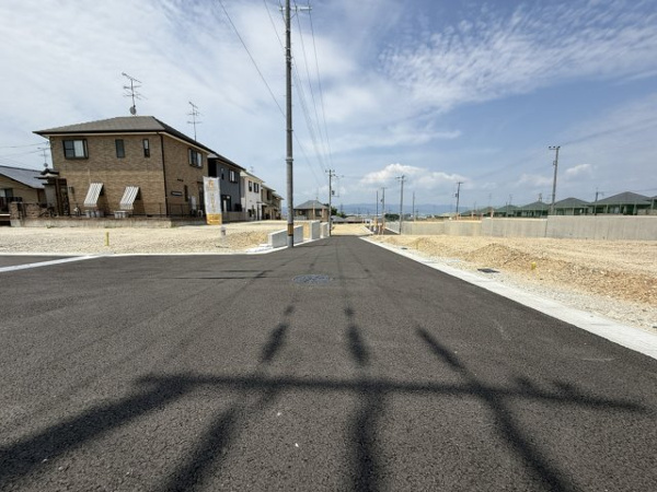 【城陽市寺田尼塚 55号地 売土地 建築条件付きの前面道路含む現地写真】