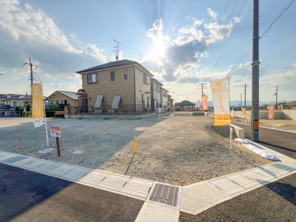 【城陽市寺田尼塚 55号地 売土地 建築条件付きの前面道路含む現地写真】