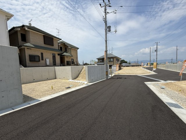 【城陽市寺田尼塚 57号地 売土地 建築条件付きの前面道路含む現地写真】