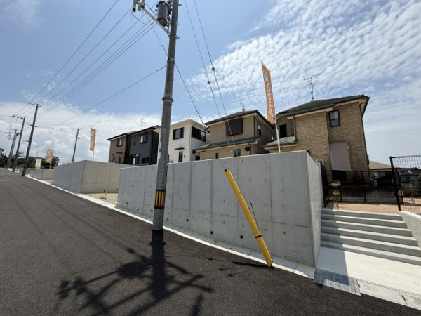 【城陽市寺田尼塚 57号地 売土地 建築条件付きの前面道路含む現地写真】