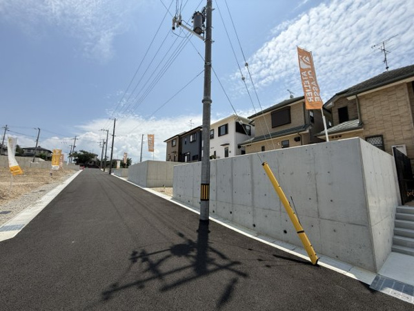 【城陽市寺田尼塚 57号地 売土地 建築条件付きの前面道路含む現地写真】