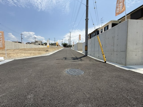 【城陽市寺田尼塚 57号地 売土地 建築条件付きの前面道路含む現地写真】