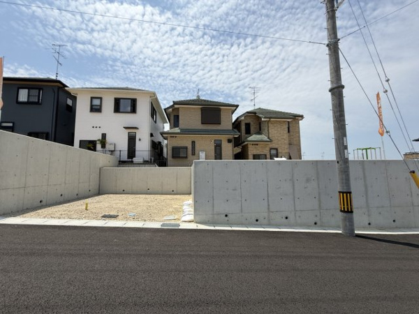【城陽市寺田尼塚 57号地 売土地 建築条件付きの前面道路含む現地写真】