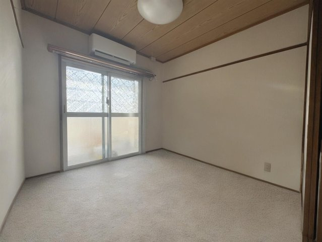 編集にて家具等を消しております。