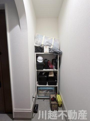 玄関脇土間収納