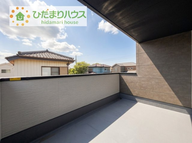 広々としたバルコニー。お洗濯物もぜーんぶ干せちゃいます！！