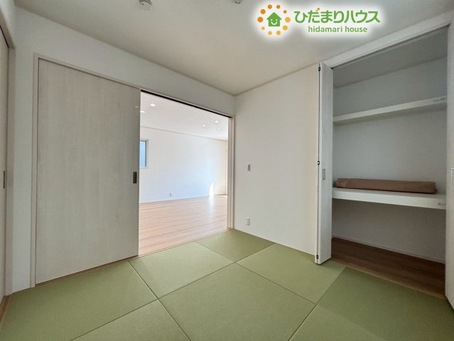 和室に設けられた大容量の押し入れ・クローゼットです!お布団や座布団、季節物の家電などをしっかり収納できます♪お子様のおもちゃや絵本などもまとめて片付けられるため、和室をいつも綺麗に保てます!