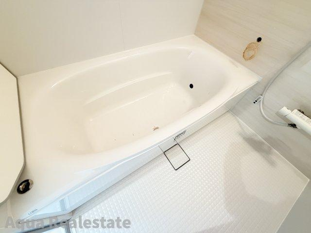 お風呂で日々の疲れを落としましょう　※同仕様の施工事例です