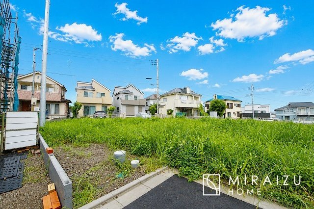 通勤や家族の送迎など、毎日の生活にマイカーが欠かせない方にとって駐車場は大事な条件。敷地内にカースペースがあれば、お出かけやお買い物の際の搬入出も楽々です。