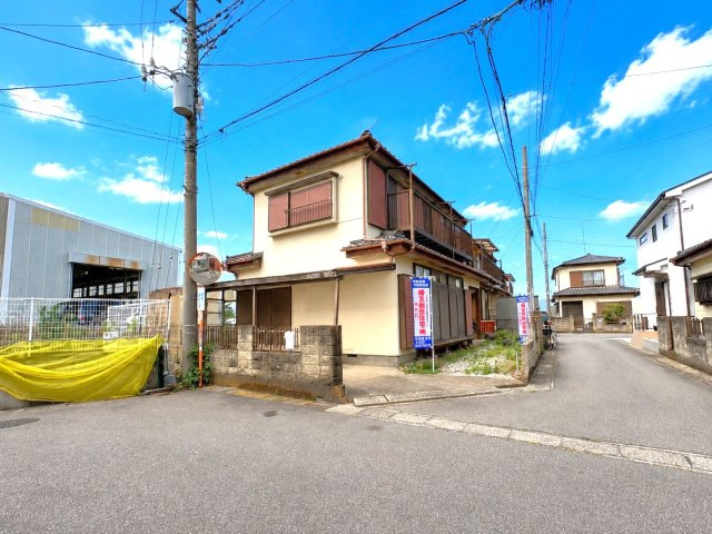 南西角地で陽当り良好！当社では一級建築士による無料の間取りプランの作成も承ります。お気軽にご相談下さい(*^_^*)