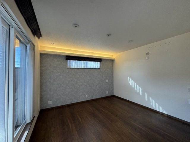 バルコニーの壁を高く施工してあるため、カーテンを閉めなくても周囲の視線が気になりません