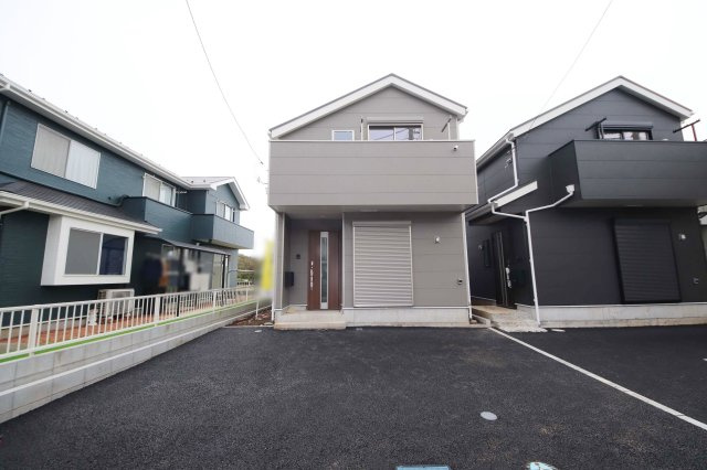 （1号棟　外観）徒歩10分圏内にコンビニやドラッグストア等・閑静な住宅街