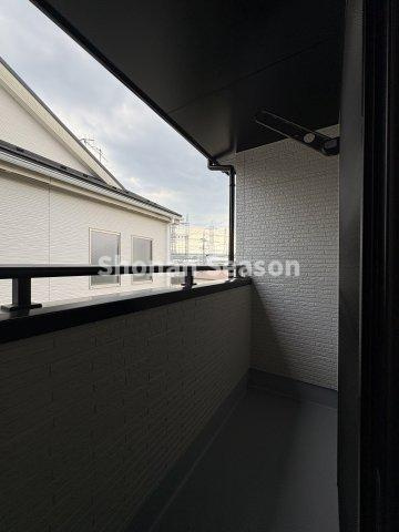 バルコニーは南向きで、洗濯物・お布団が気持ちよく乾きますよ♪