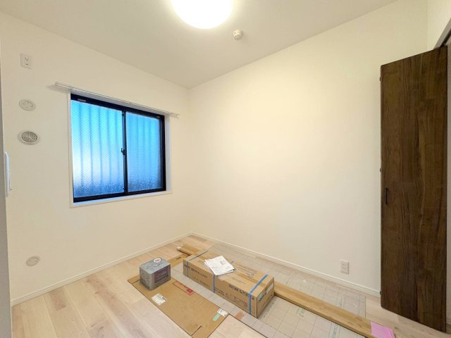 洋室4.3帖　間取り図右上の部屋