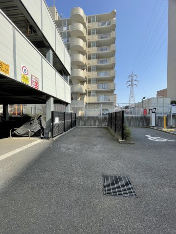 洗車スペースです。自慢の愛車は常にきれいでいたいですね。(有料)