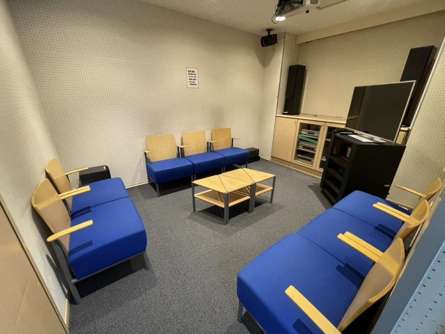 シアタールームは映画鑑賞だけでなくカラオケや楽器の個人レッスンにも使えます【有料】
