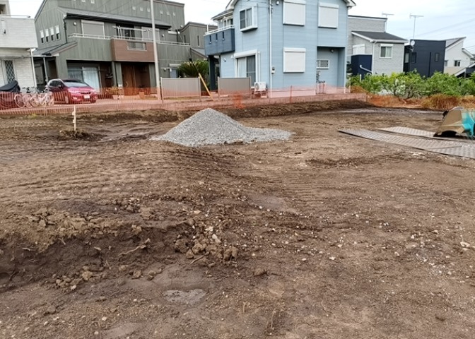 土地を買う際、住む地域の自治体や福祉の補助制度にも注目してみましょう。子供や老人の医療補助やゴミ出しのルールなど、自治体によってルールに大きな違いがあるため、暮らしやすい土地で判断するとよいでしょう。