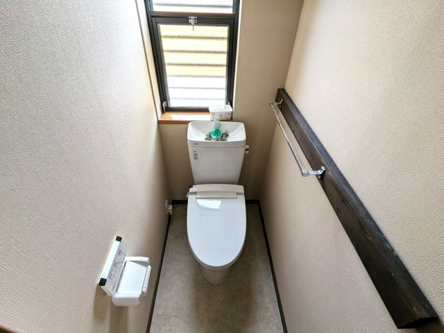 1階と2階にトイレがございます。