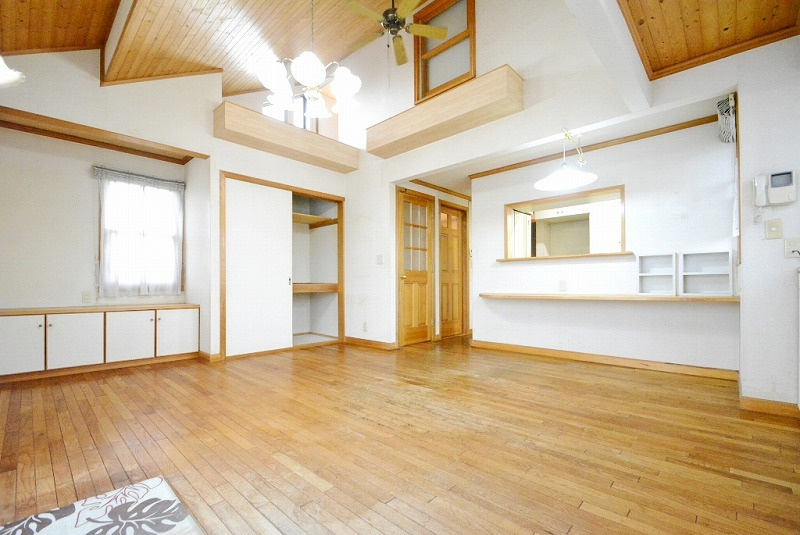 ソファなどの家具もゆったり置くことができる16.6帖のLDK。