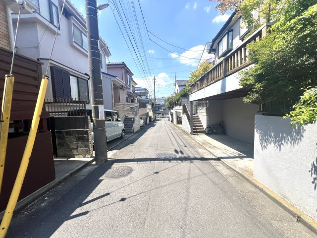 前面道路含む現地写真です
