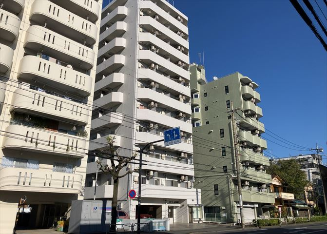 景色重視でお家選ぶをするとスーパーが遠い！学校が遠い！など生活をするうえで利便性で困ることもあります。まず一度現地を見学する際に、周辺の施設などがあるかを確認し、暮らし始めた後のことを想像しましょう。