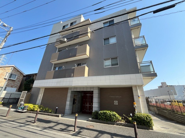 ＳＲＣ造は強度や耐震性の面でもRC造と比べて優れています。そのため、10階建以上の高層または超高層マンションなどの建築にも多く採用されています。柱や梁などのサイズが小さくても高い耐震性を確保できます。