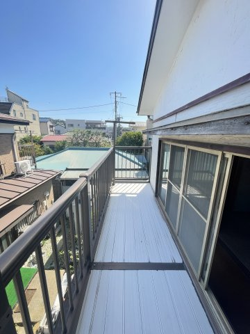 バルコニーは幅があり、使いやすい作りになっています。