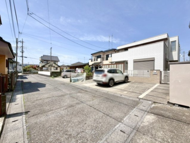 ■外観｜窓の配置や、爽やかな白ベースの外観が清潔感をもたらします。まっさらなキャンバスのような家にこだわりを彩って…始めよう、あなただけの豊かな暮らし(　＾＾　)