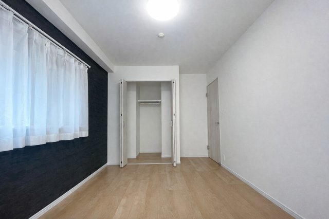 明るい洋室です