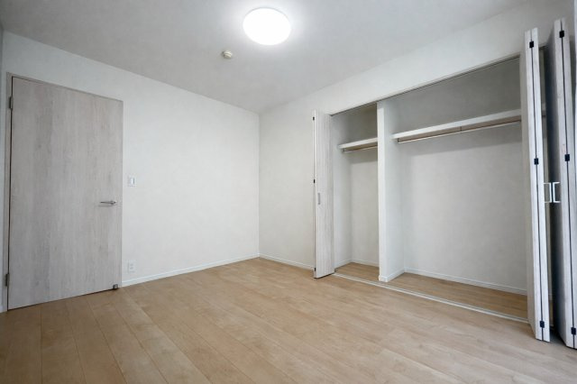 使い勝手のいい洋室です