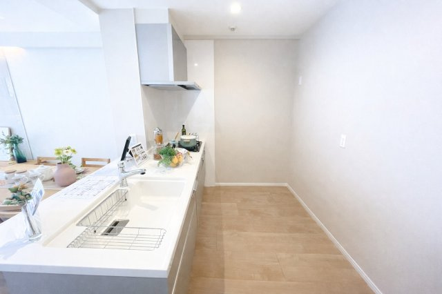 お子様と並んで料理をしても余裕のゆとりのキッチン