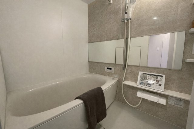 お子様と一緒に浸かれる広いバスタブで、バスタイムをさらに楽しく