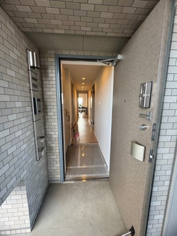 明るい玄関です