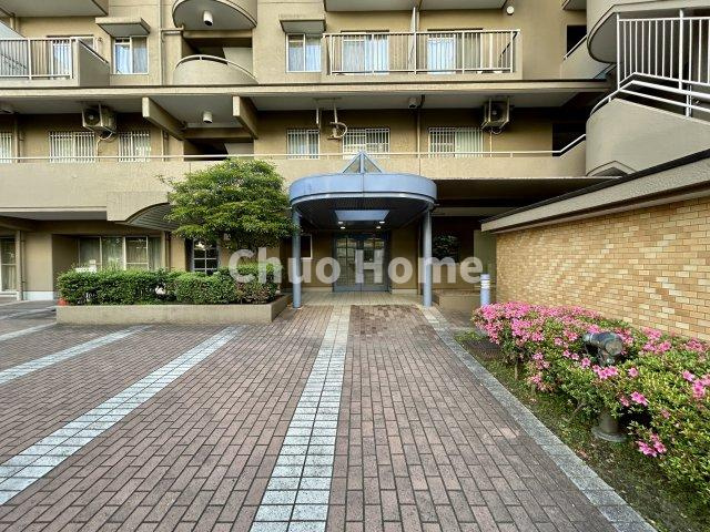 【エントランス】マンションのエントランスは、その物件の印象を決める、顔とも言える場所です。毎日通る場所ですからきれいなのが一番です。