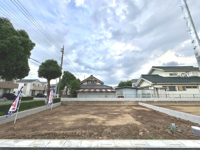 全10区画　　間取り・外観・設備まで自由にプランニング可能。暮らし方に合わせた住まいをご提案できます。花田小学校まで徒歩約4分(270ｍ)、毎日の通学がしやすい住環境です。