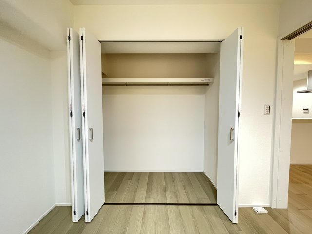 大容量のクローゼットは、衣装持ちの方でも安心。　
