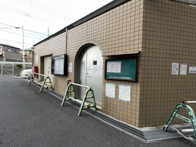 敷地内にゴミ捨て場もあり、忙しい朝も安心です。　