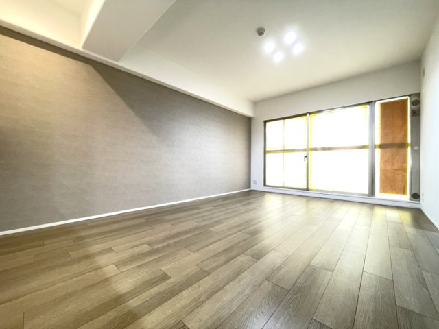 広々としたLDKは、隣接するお部屋の扉を開けて、さらに解放感ある空間に。　