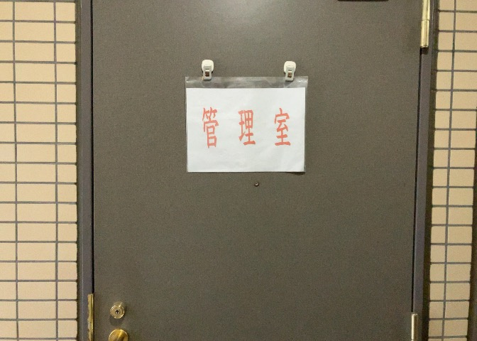 室内の防犯設備もチェックしましょう！モニター付きインターホンが設置されているか、防犯シャッターが設備されているか、ベランダに人が上がってきにくい高さかなどチェックしておくと入居後も安心できるでしょう。