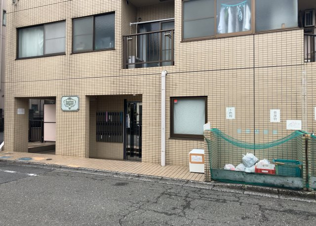 隣家の土地はどうなっているのか、生活利便施設が近くにあるのか、学校まで近いかなど、お客様のライフスタイルにあわせたイメージが重要です。また、近くにあると困る施設が近くにないかも確認するといいでしょう。