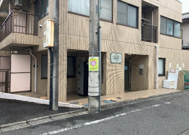 駐車場と明記されていても、最小スペースでつくられた駐車場だと大型車は駐車できなかったり、出入りしにくくなったりする可能性があります。お車のサイズと購入したい物件の駐車場のサイズを現地で確認しましょう。