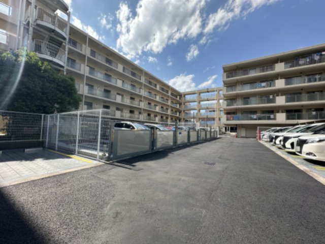 駐車場の空き状況については、その都度、確認いたしますのでお気軽にお聞きください。